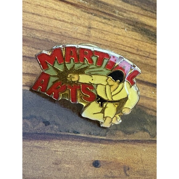 Martial Arts Gold Tone Vintage Lapel Pin 1” Vintage 80s Tie Tack Fitness Karate - Picture 2 of 7